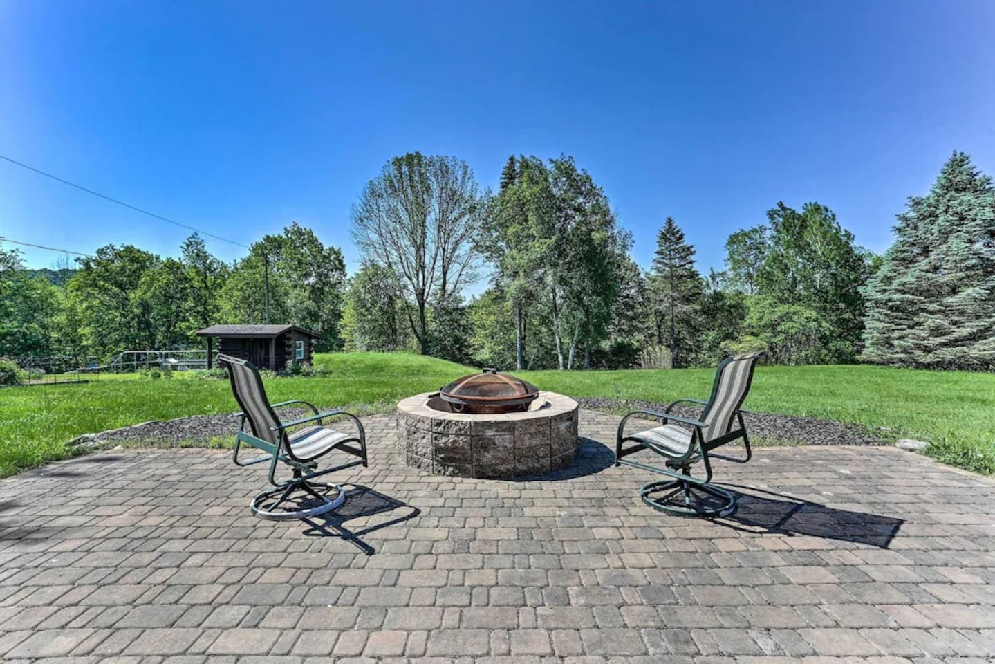 Dreamy Lakeview Log Cabin in Lake Ariel w/ Hot Tub