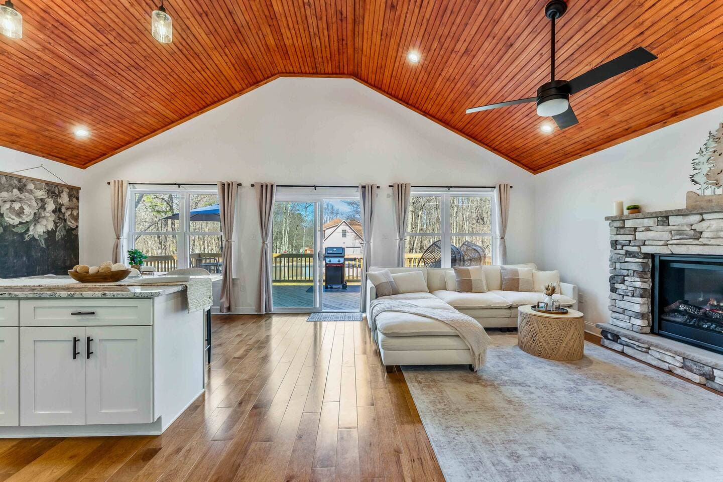 The Hooga House-Oasis w/ Hot Tub, Sauna & GameRoom