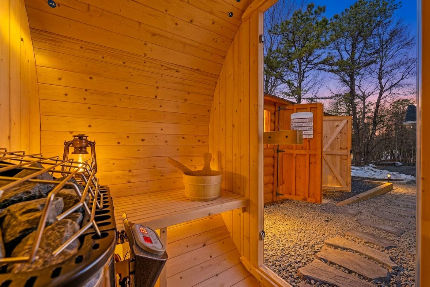 The Hooga House-Oasis w/ Hot Tub, Sauna & GameRoom