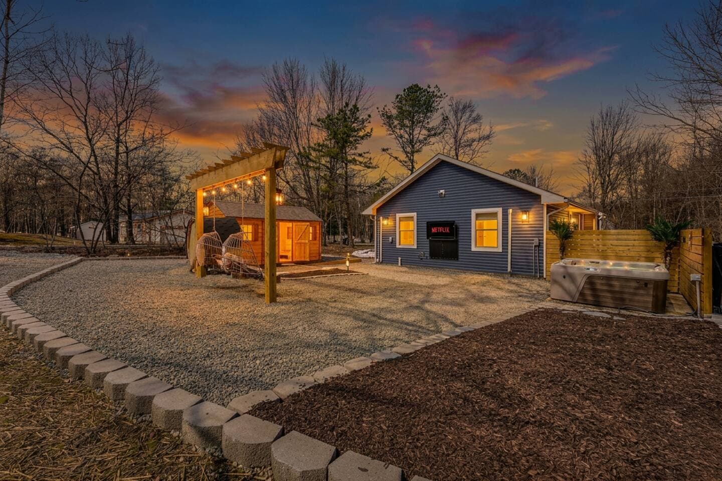 The Hooga House-Oasis w/ Hot Tub, Sauna & GameRoom