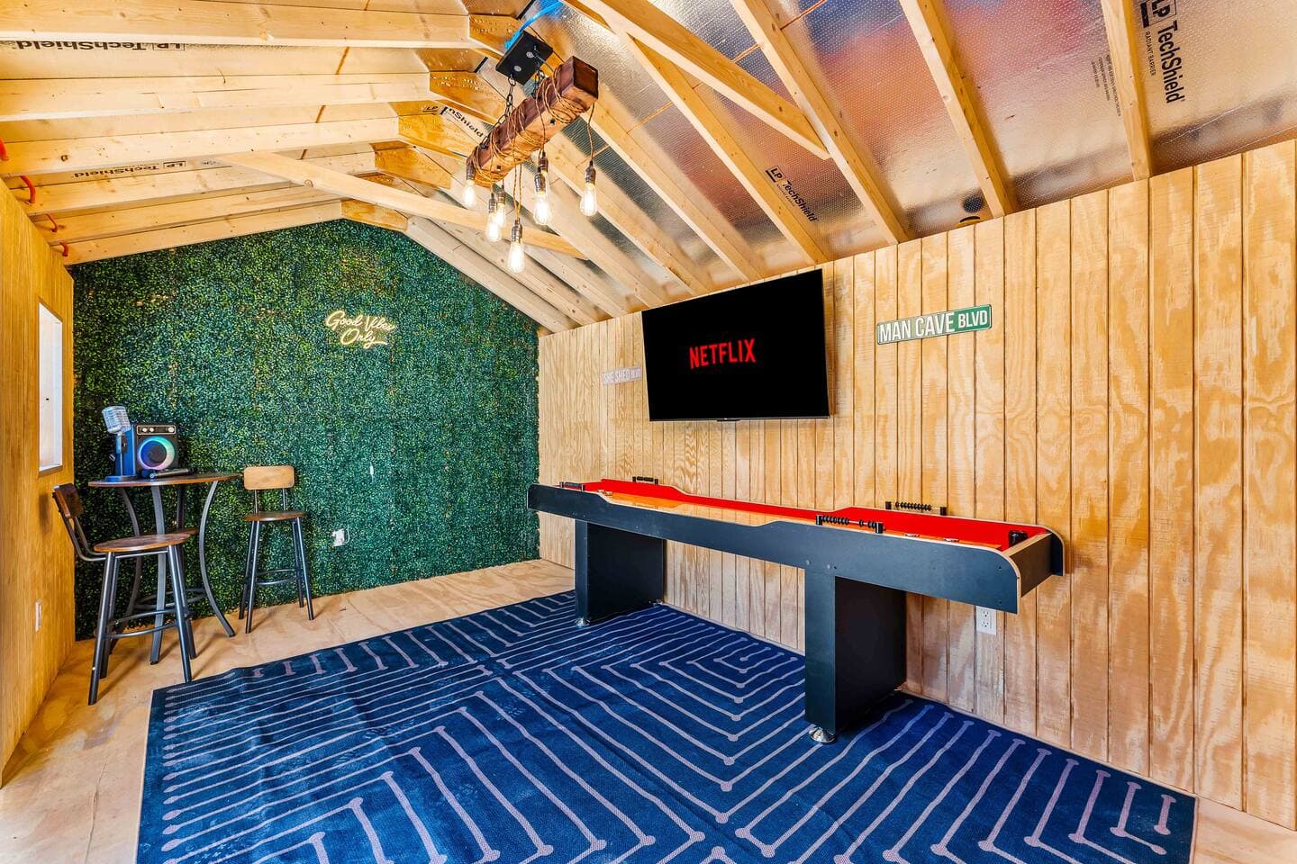 The Hooga House-Oasis w/ Hot Tub, Sauna & GameRoom