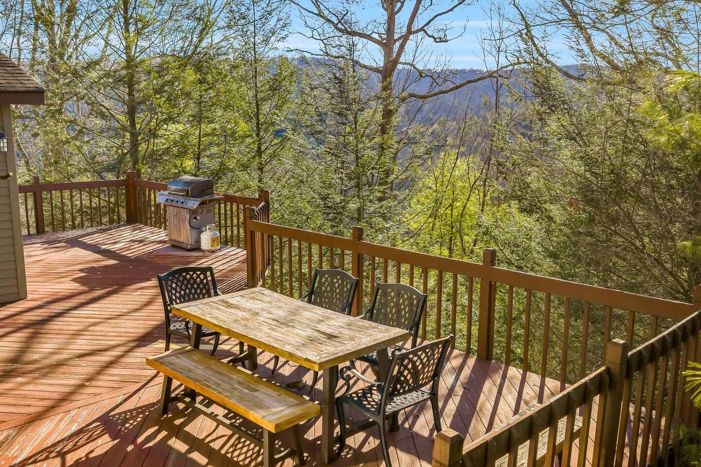 Pocono Escape W/ HotTub, Sauna, Steam Room, Plunge
