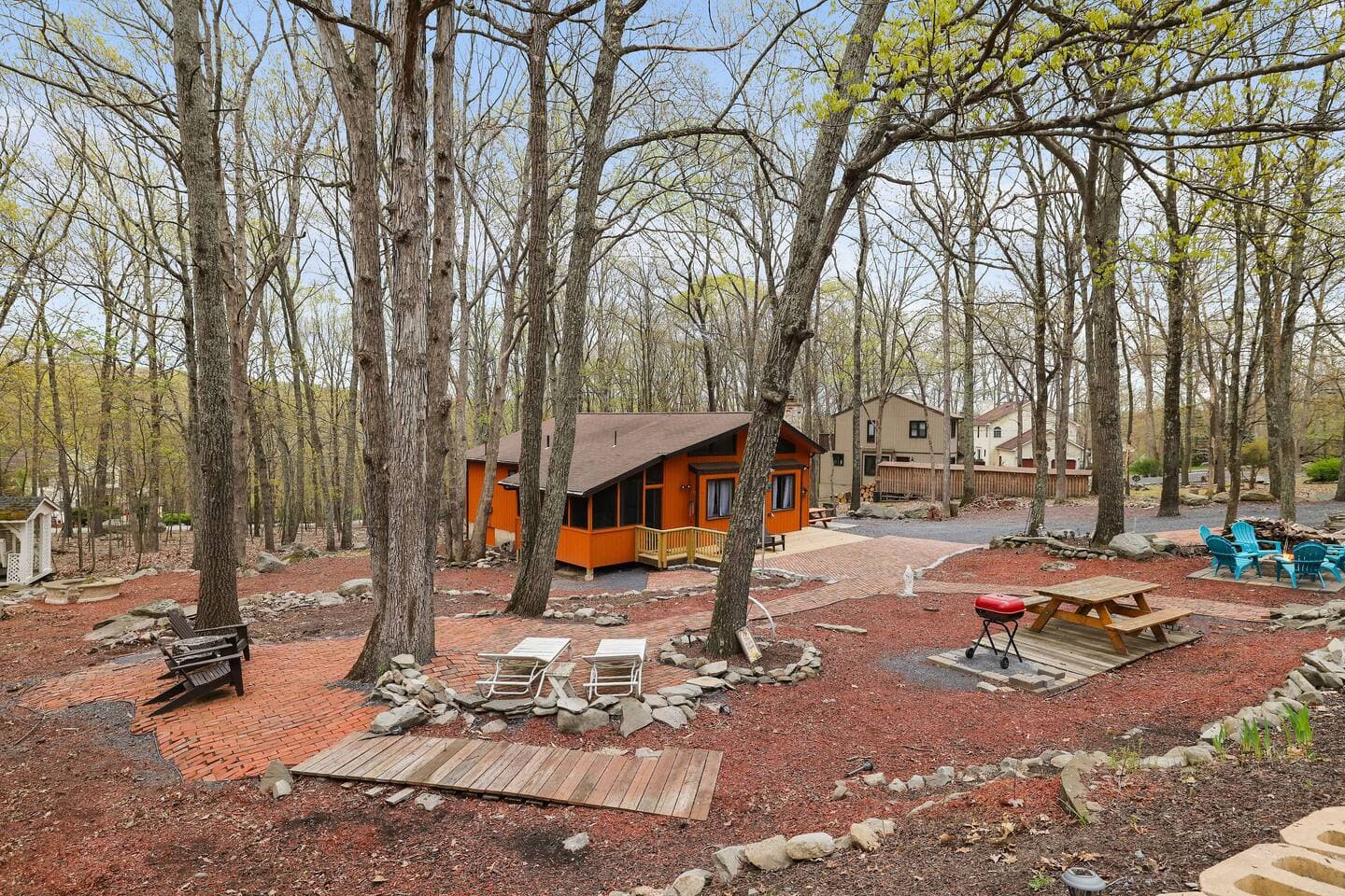 Saw Creek Pocono Cabin w/ Firepit Ski&Pools Access
