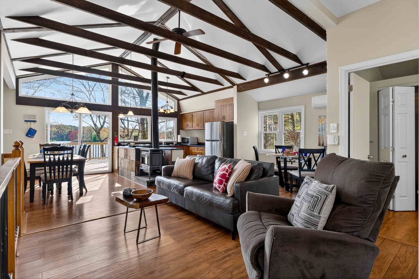 Arrowhead Lakefront Retreat w/HotTub Near Kalahari