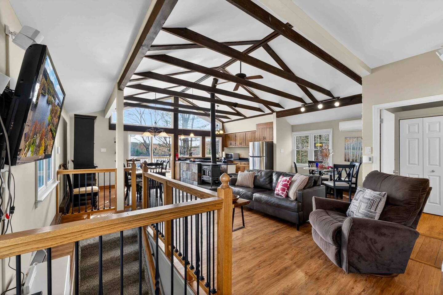 Arrowhead Lakefront Retreat w/HotTub Near Kalahari