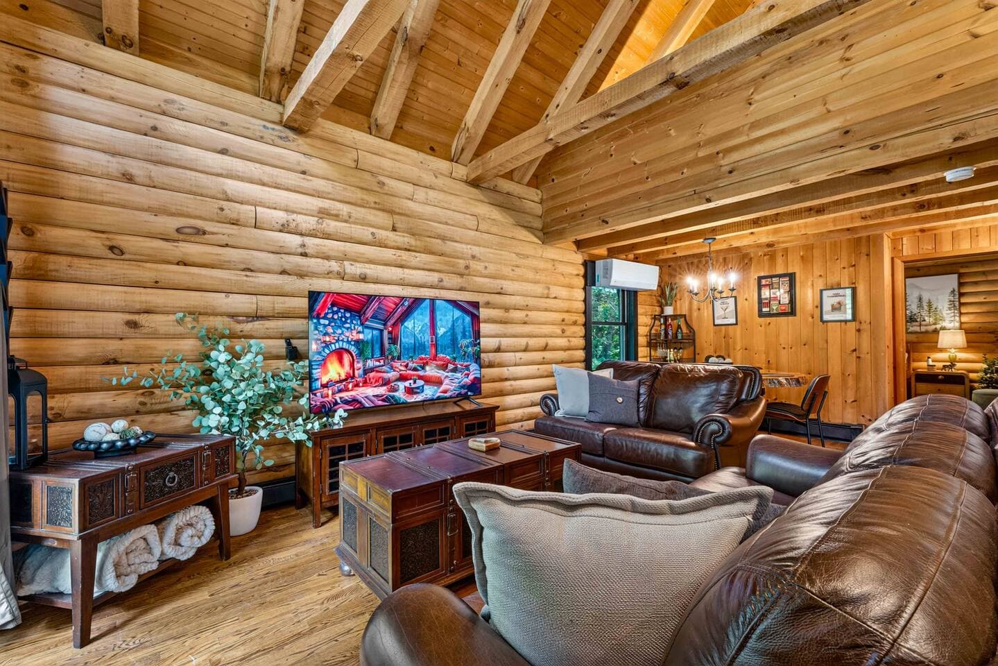 Modern Bushkill Log Cabin w/ Hot Tub & Game Room