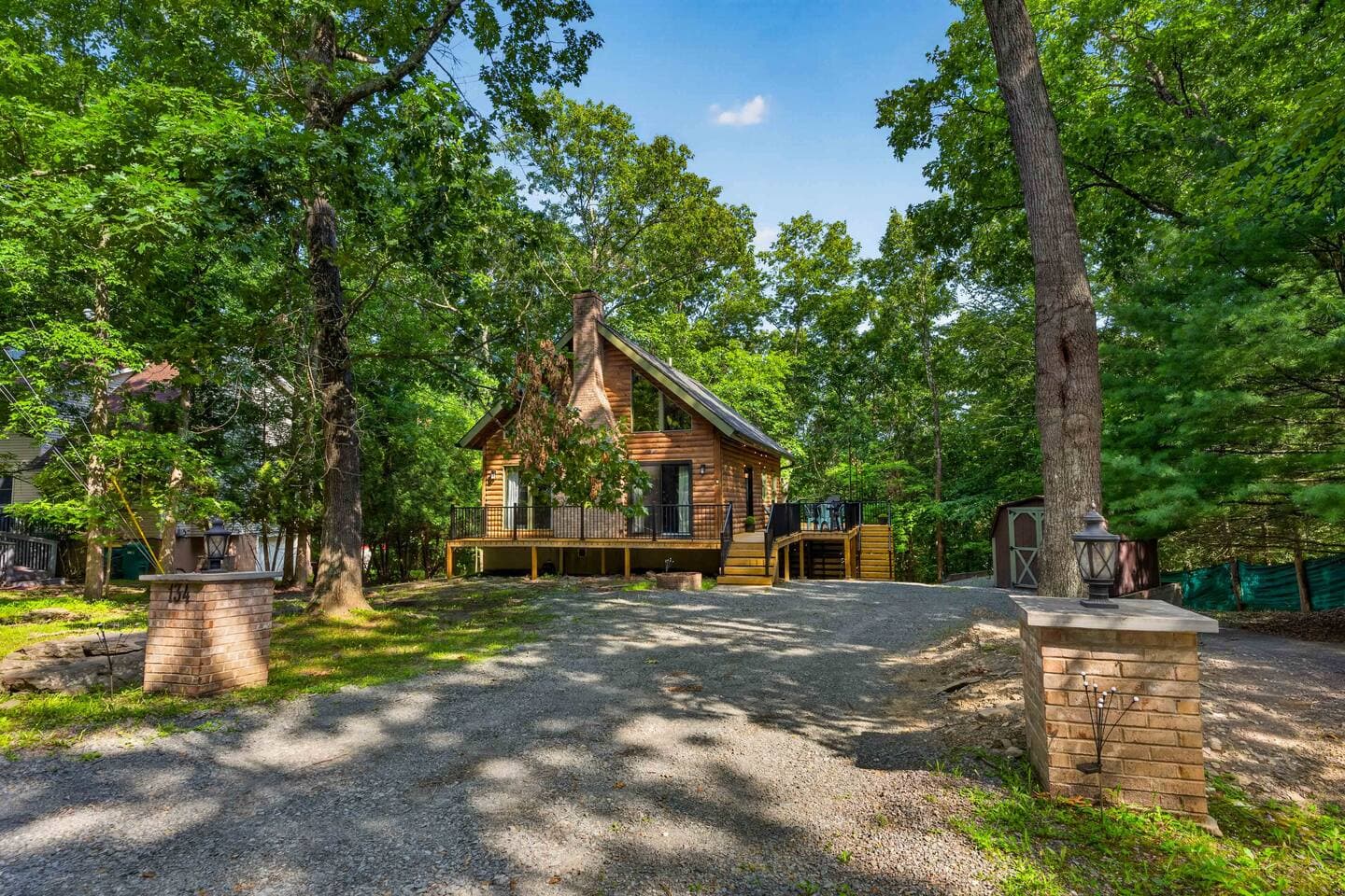 Modern Bushkill Log Cabin w/ Hot Tub & Game Room