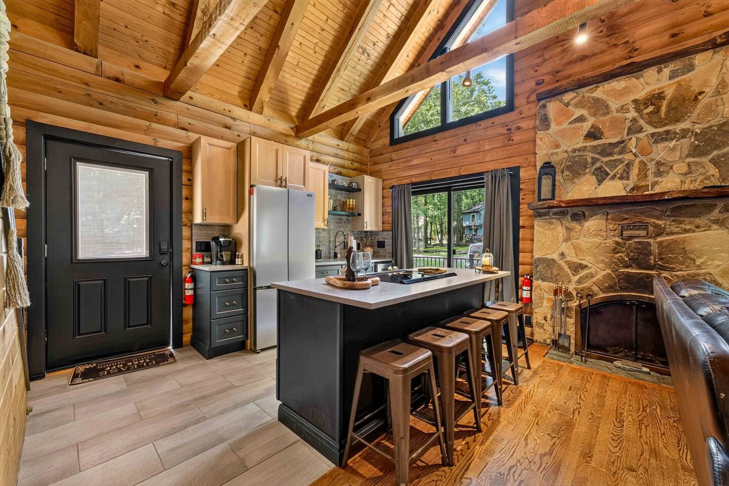 Modern Bushkill Log Cabin w/ Hot Tub & Game Room