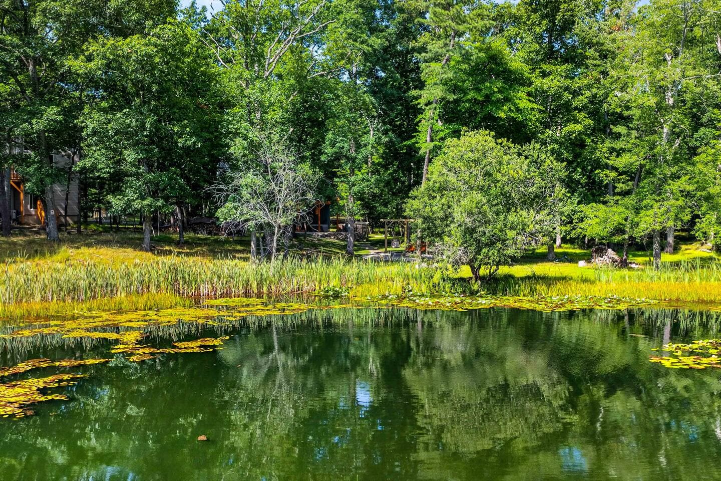 Lake Front Oasis Near Bushkill & Shawnee W Hot Tub