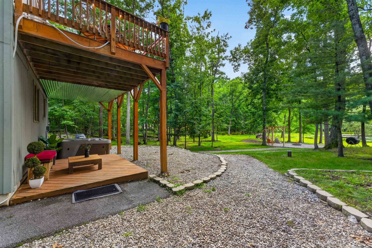 Lake Front Oasis Near Bushkill & Shawnee W Hot Tub