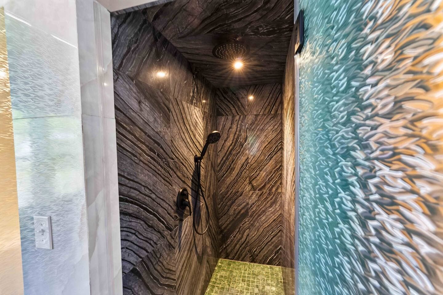 Wellness Retreat with sculptural 360° fireplace