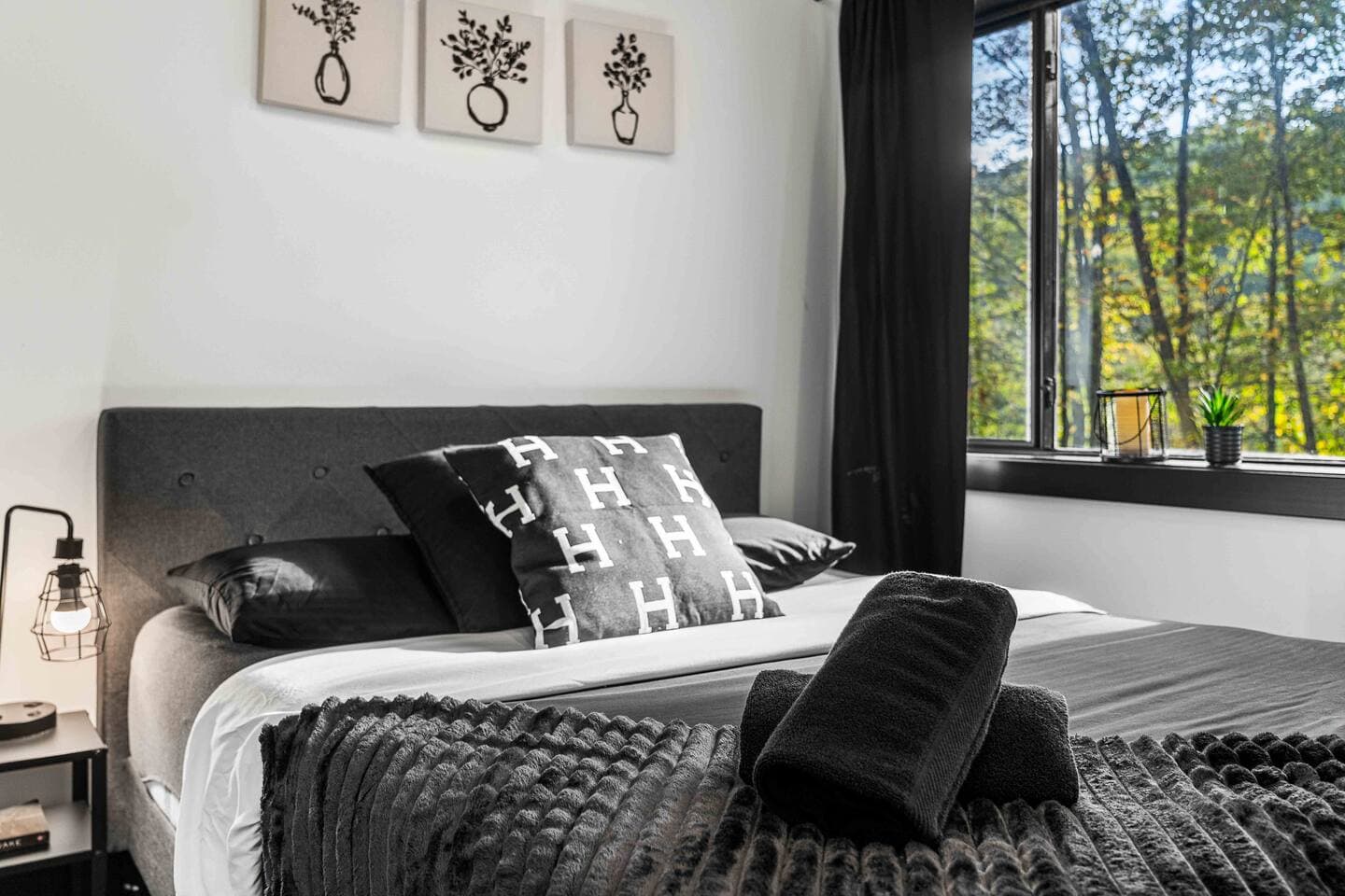 BLVCK Cabin I w/ wood Hot Tub near Bushkill Falls